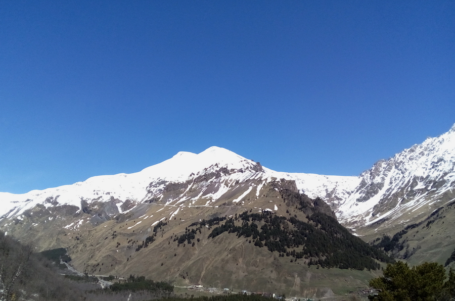 Вид на Эльбрус с горы Чегет
